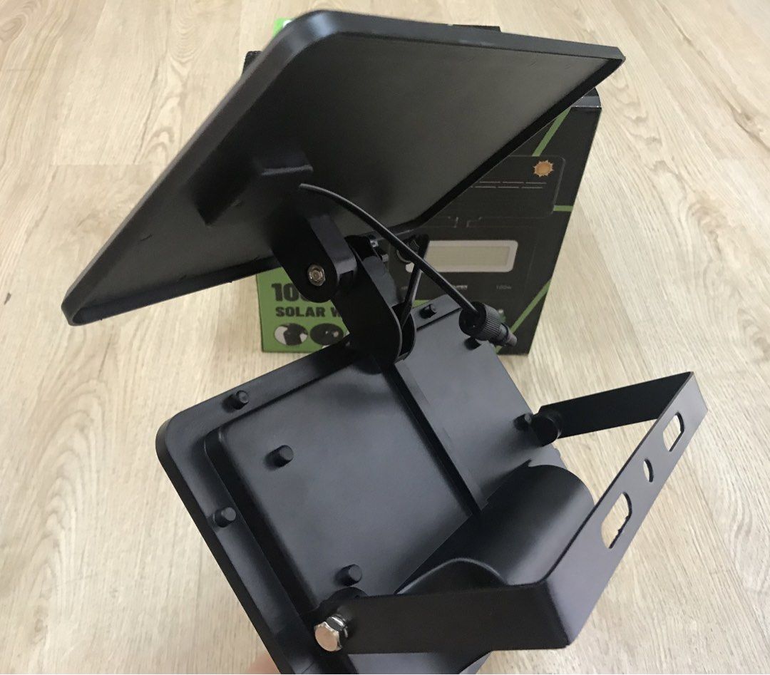 Solar Motion Sensor Wall Light XX3-100W (Category: Lighting) located in Manila. Submitted by o.t.o_solar_xinmey_lighting (Listing ID 1447134708, Image 2). Description: •With motion sensor light •Battery voltage : 3.2V •Charging time : 3-4Hrs •Cct : 6500K •Material : Abs.