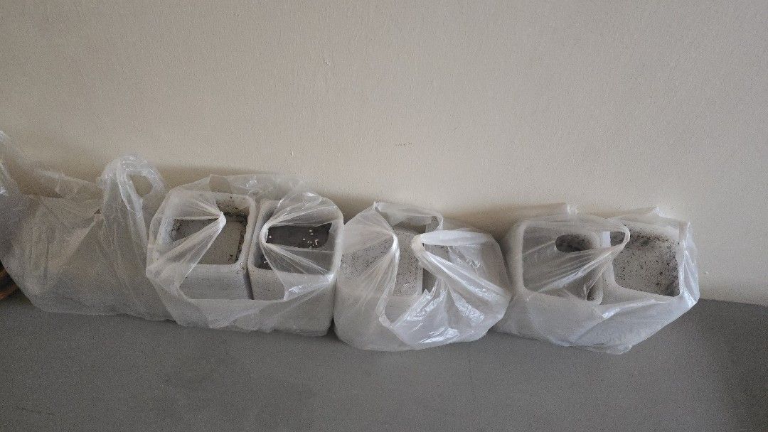 Square plastic containers498408281321646080