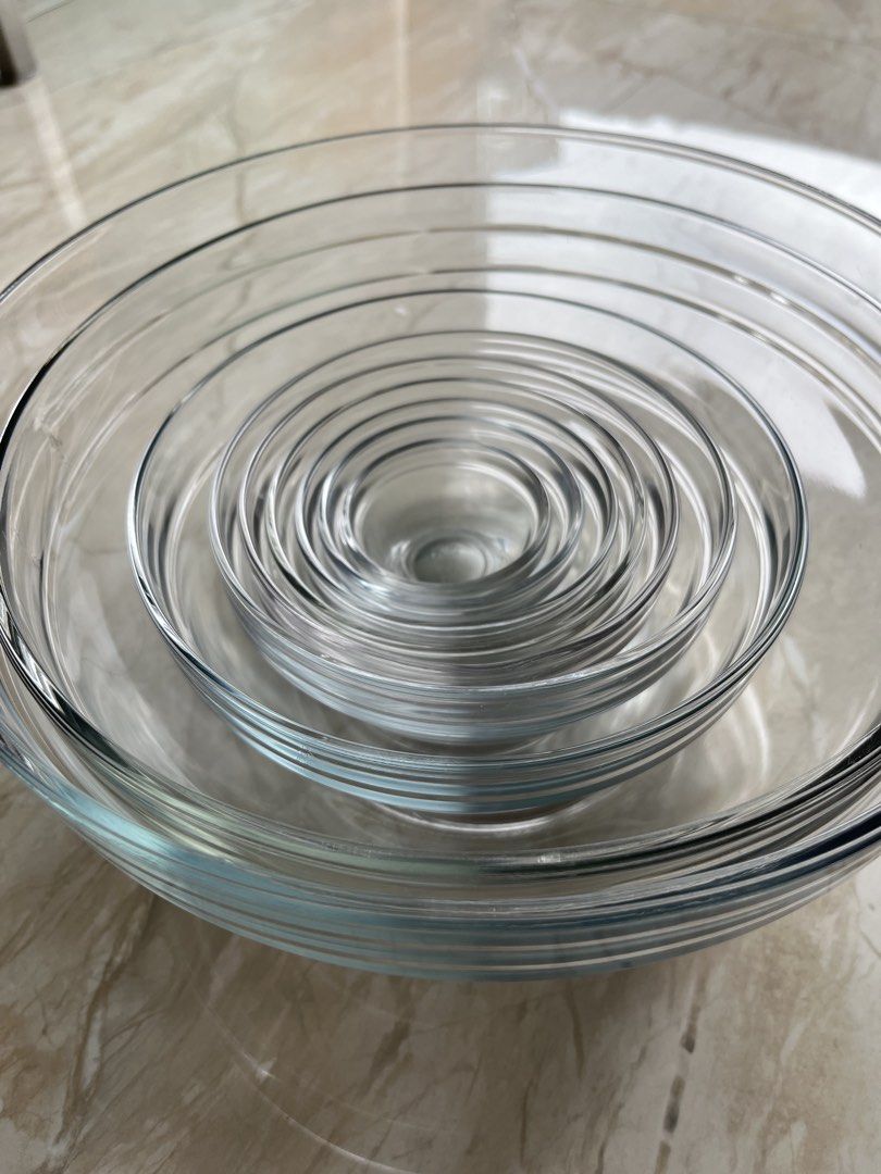Stack of Glass Bowls498299530779054080