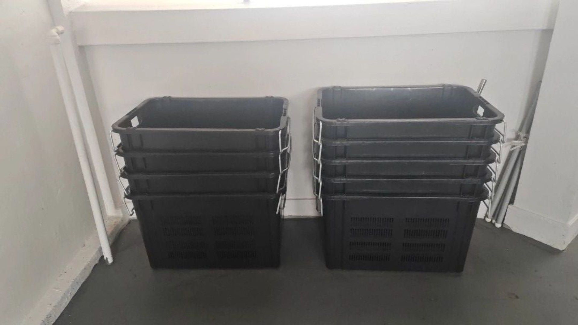Stackable Black Plastic Storage Crates498030828994570240