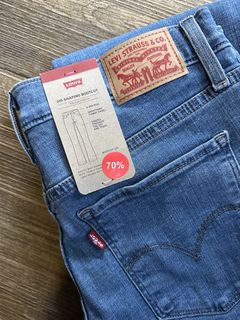 (Category: ) located in . Submitted by sellavie.closet (Listing ID 1447114044, Image 1). Description: .