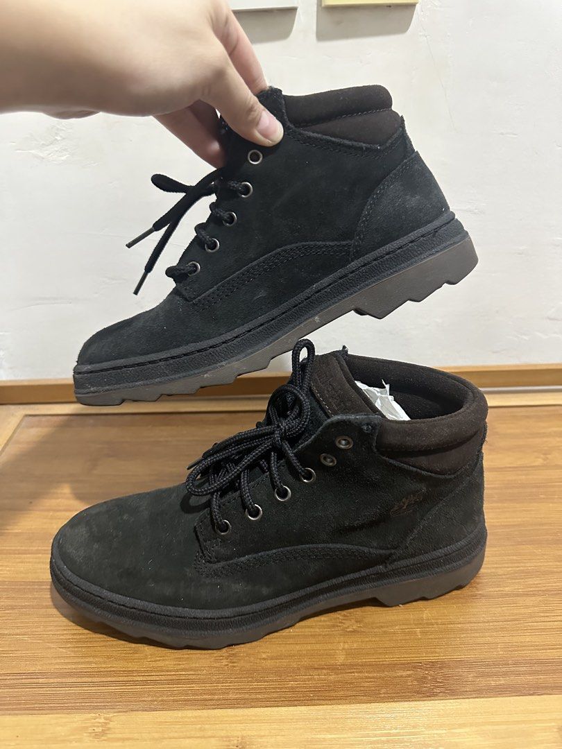 Timberland Black Suede Lace-up Boots (Category: Boots) located in Quezon City. Submitted by andeeclutters (Listing ID 1447179658, Image 3). Description: - Black Timberland boots - Suede material - Lace-up closure - Mid-top style - Perfect for casual wear PRELOVED. Manage your expectations 😃 🧾 MOP: Gcash • Maya • BPI (QR) • Maribank • GoTyme 🛵 MOD: Lalamove/Grab • J&T *shipping care of buyer 📍Matandang Balara, Quezon City.