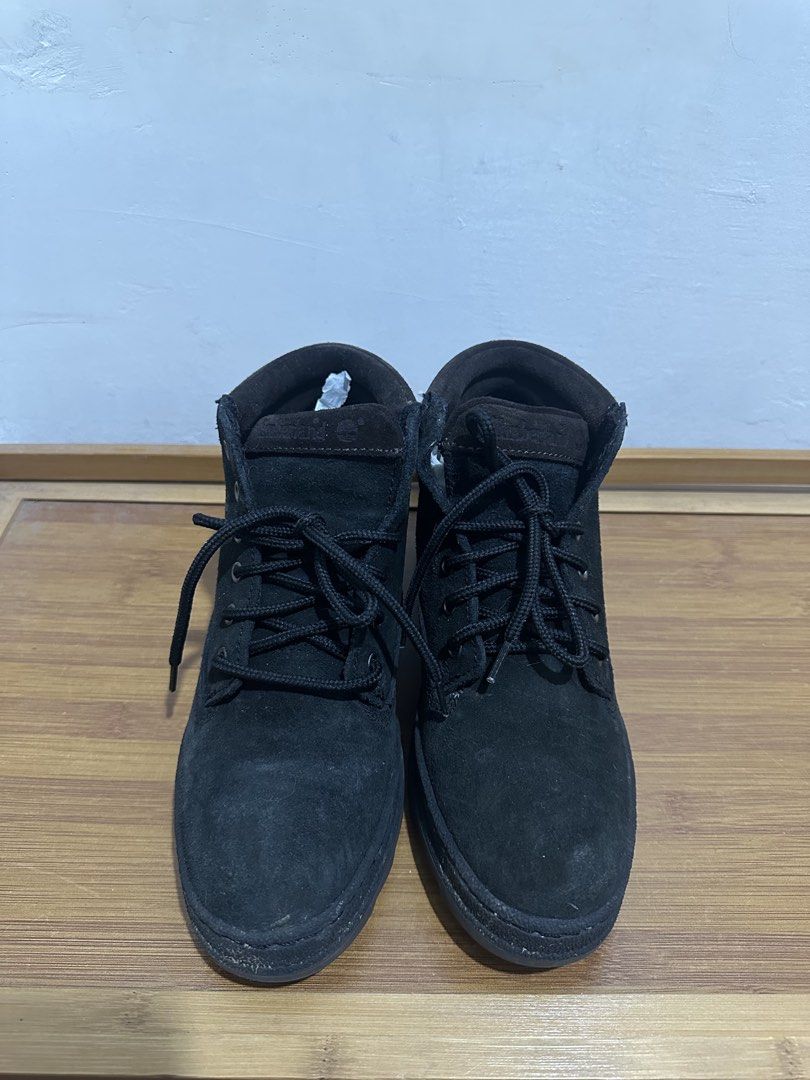 Timberland Black Suede Lace-up Boots (Category: Boots) located in Quezon City. Submitted by andeeclutters (Listing ID 1447179658, Image 1). Description: - Black Timberland boots - Suede material - Lace-up closure - Mid-top style - Perfect for casual wear PRELOVED. Manage your expectations 😃 🧾 MOP: Gcash • Maya • BPI (QR) • Maribank • GoTyme 🛵 MOD: Lalamove/Grab • J&T *shipping care of buyer 📍Matandang Balara, Quezon City.