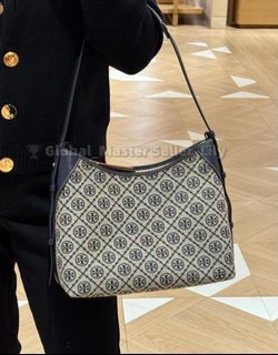 (Category: ) located in . Submitted by fashion.luxe (Listing ID 1447280230, Image 1). Description: .