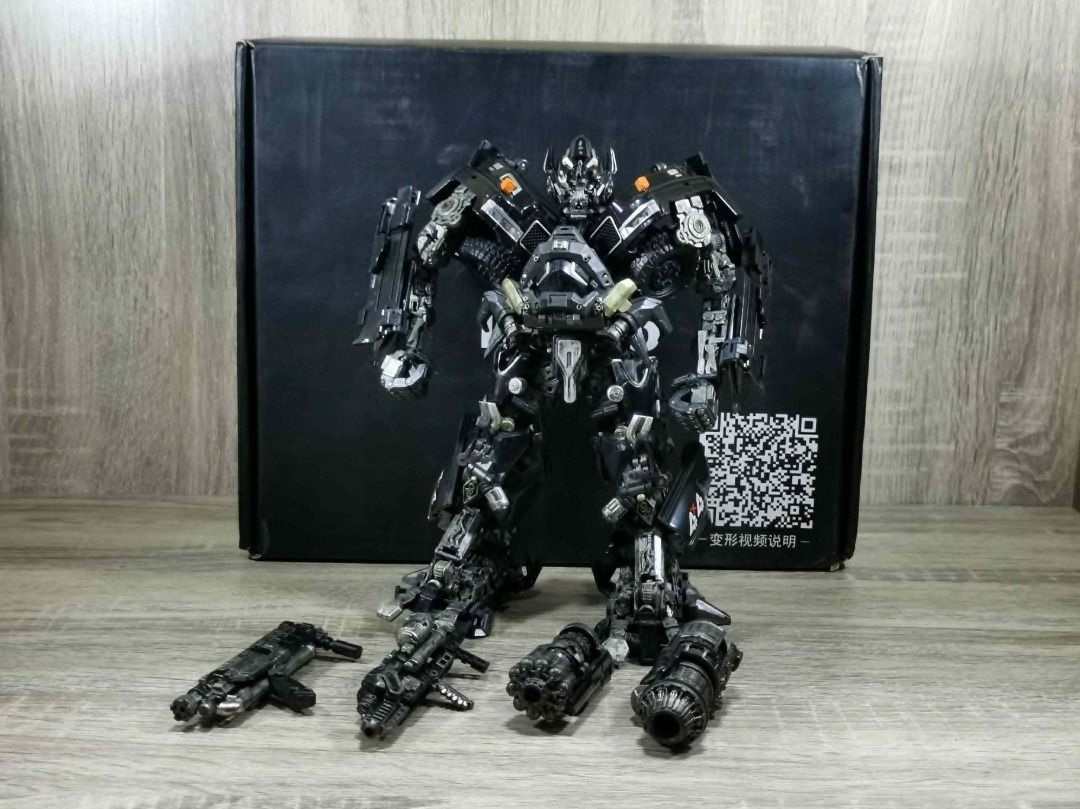 TRANSFORMERS BLACK APPLE IRONHIDE W/ UPGRADE HEAD AND CUSTOM PAINTED (Category: Figurines & Statues) located in Angeles City. Submitted by swodahs (Listing ID 1447124858, Image 1). Description: READ PROPERLY BIB complete DLX scale Custom painted for more accuracy. Includes upgrade head and stock head. Negotiable for SURE BUYERS RFS: Need funds Payment : GCash Shipping : LBC Location : Angeles .