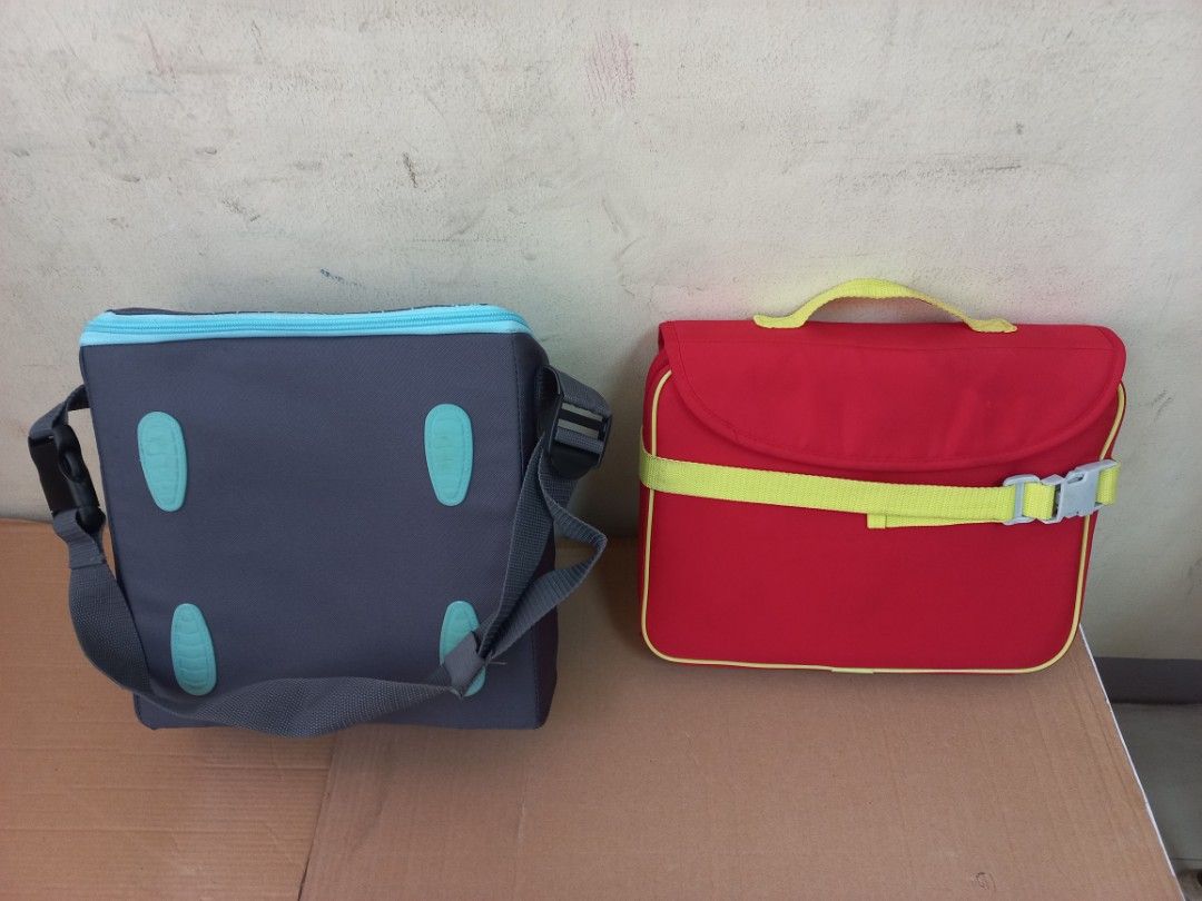 Travel Booster Seat (Category: Kids Tables & Chairs) located in Manila. Submitted by fredph (Listing ID 1447115451, Image 2). Description: * Travel child booster seat * 2 pieces for P500.