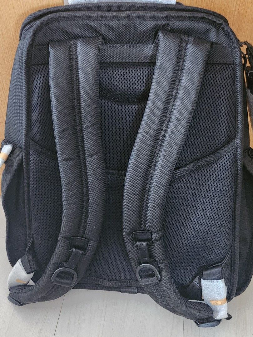 Tumi alpha 3 luggage bag （分類：背包）位於 Hong Kong。 由 nineturtleyork_9 提交（商品編號 1447292583，圖片 2）。簡介： new TUMI Alpha 3 Brief Pack business and travel backpack. It features the iconic TUMI FXT ballistic nylon construction, a leather-wrapped top handle, side zip utility pockets, and a signature leather luggage tag attached to the upper side.。