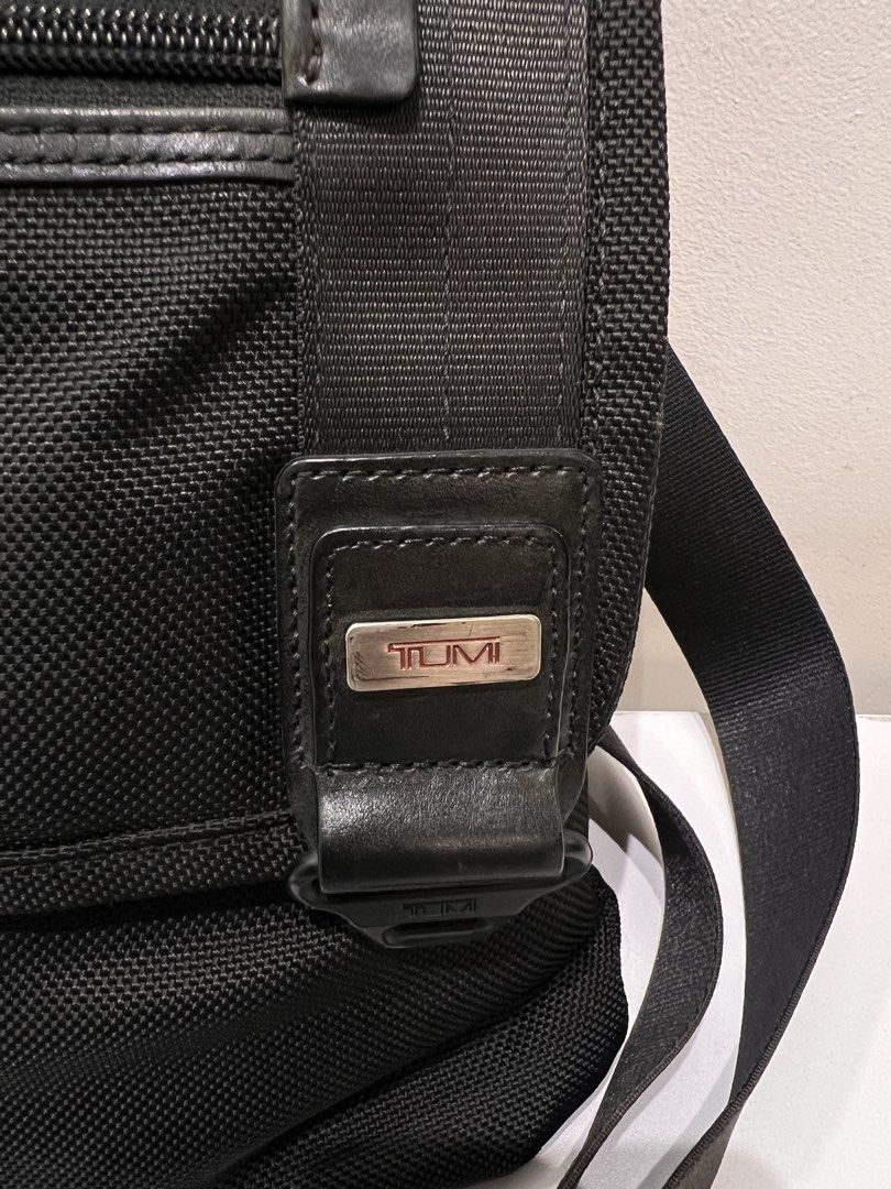 TUMI Alpha Bravo Annapolis Men’s Messenger Bag (Category: Luxury Bags & Wallets) located in Cebu City. Submitted by brandedcorner_ph (Listing ID 1447113059, Image 3). Description: Pre-loved ((T))UMI Alpha Bravo Annapolis Men’s Messenger Bag 100% Authentic or money back Condition • Excellent condition • No flaws Product Details •Color: Black •Hardware: Dark silver tone •Material: Canvas •Approximate Dimensions in inches: H12.5 x W11 Color may vary