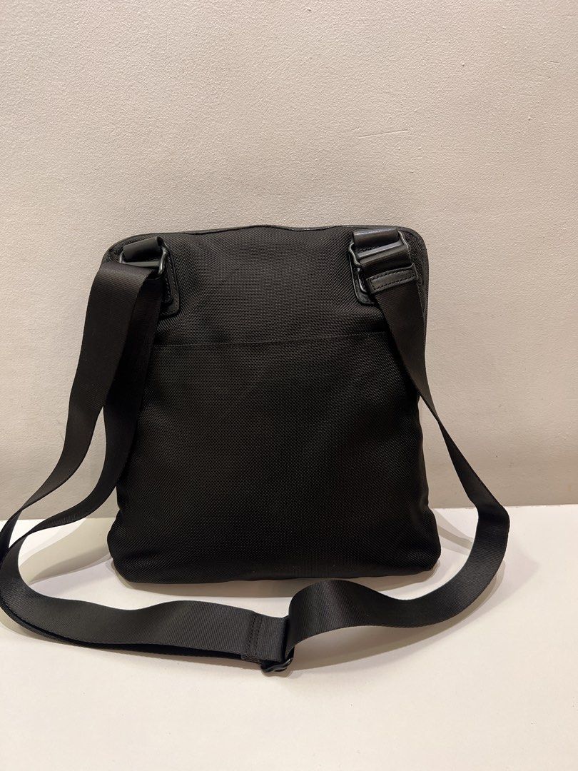 TUMI Alpha Bravo Annapolis Men’s Messenger Bag (Category: Luxury Bags & Wallets) located in Cebu City. Submitted by brandedcorner_ph (Listing ID 1447113059, Image 2). Description: Pre-loved ((T))UMI Alpha Bravo Annapolis Men’s Messenger Bag 100% Authentic or money back Condition • Excellent condition • No flaws Product Details •Color: Black •Hardware: Dark silver tone •Material: Canvas •Approximate Dimensions in inches: H12.5 x W11 Color may vary