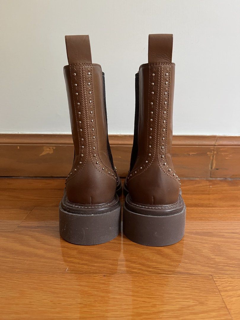 Tuscan leather brown studded boots （分類：靴）位於 Hong Kong。 由 oericlaae 提交（商品編號 1447162094，圖片 3）。簡介： Tuscan leather boots Bought but never worn A bit weighty for me total 1kg approximately Size 36。