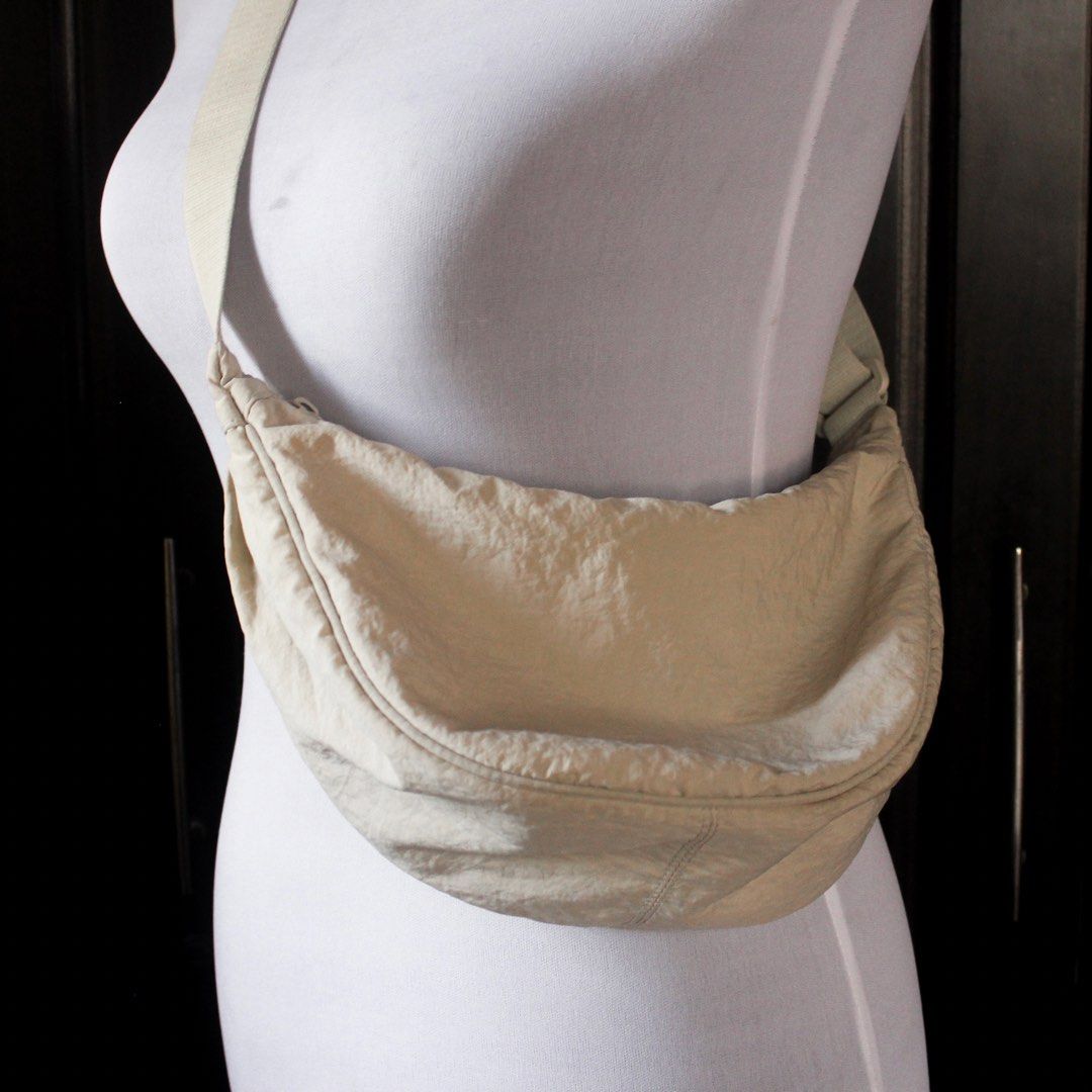 Uniqlo Beige Round Mini Shoulder Bag (Category: Cross-body Bags) located in Malvar. Submitted by shopwsf (Listing ID 1447209350, Image 1). Description: Location: Batangas Shipping: J&T, c/o buyer MOP: Gcash or Gotyme.