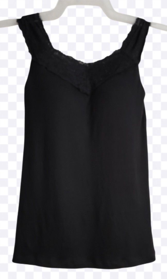 Uniqlo black lacey top padded (Category: Undergarments & Loungewear) located in Bacoor. Submitted by sayd17 (Listing ID 1447203864, Image 2). Description: .