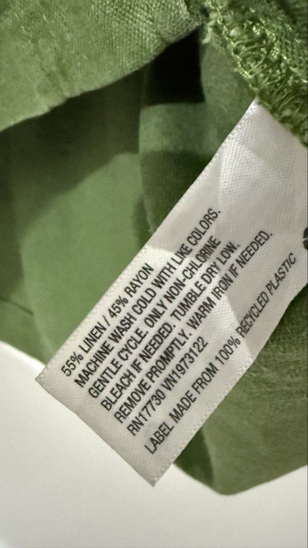 Universal Thread Linen-Rayon boxy buttondown (Category: Shirts) located in Cordova. Submitted by thedecluterrer (Listing ID 1447249914, Image 3). Description: .