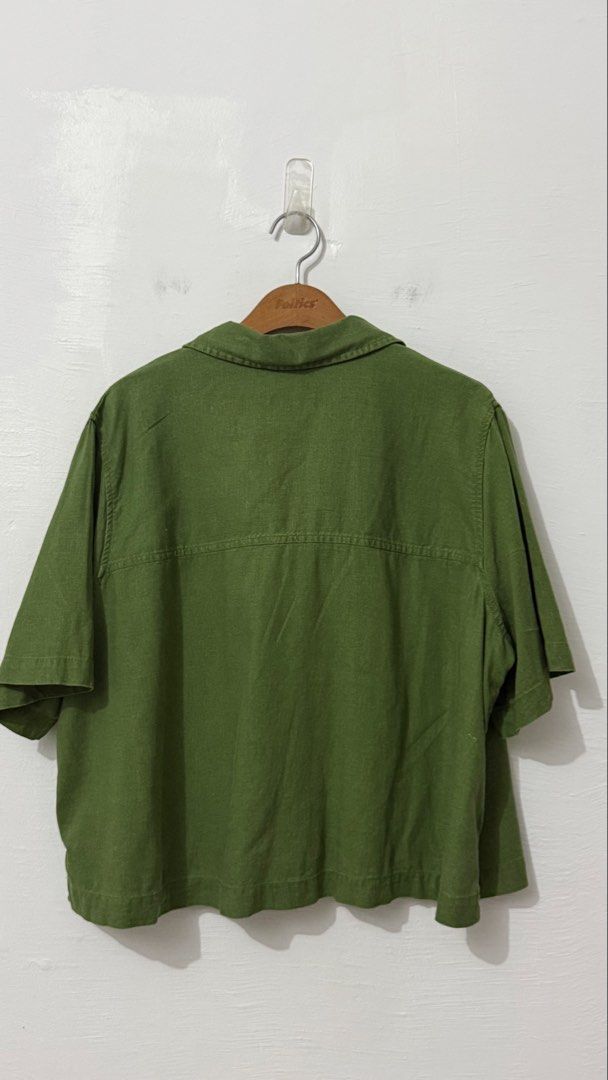 Universal Thread Linen-Rayon boxy buttondown (Category: Shirts) located in Cordova. Submitted by thedecluterrer (Listing ID 1447249914, Image 2). Description: .