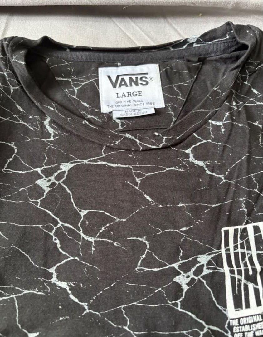 Vans T-Shirt Large Black Marble Print (Category: Tshirts & Polo Shirts ) located in Silang. Submitted by declutterswuni (Listing ID 1447210780, Image 3). Description: - Black Vans T-shirt - Size: Large - Unique marble print design - Features Vans logo - Text on back: 'The Original Rubber Company' - Ideal for everyday casual wear.