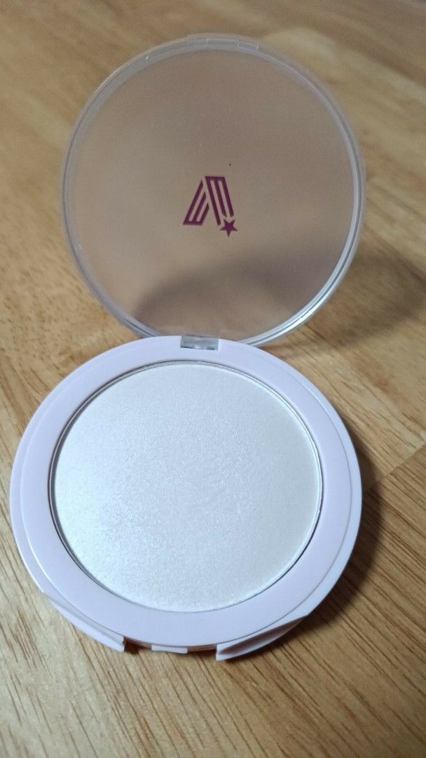 Vice Cosmetics Universal Fix Baked Setting Powder - Natural (Category: Makeup) located in Cainta. Submitted by akosijoan (Listing ID 1447124137, Image 3). Description: - Vice Cosmetics Universal Fix Baked Setting Powder - Shade: Natural - Type: Baked Setting Powder - Perfect for setting your makeup Used once only.