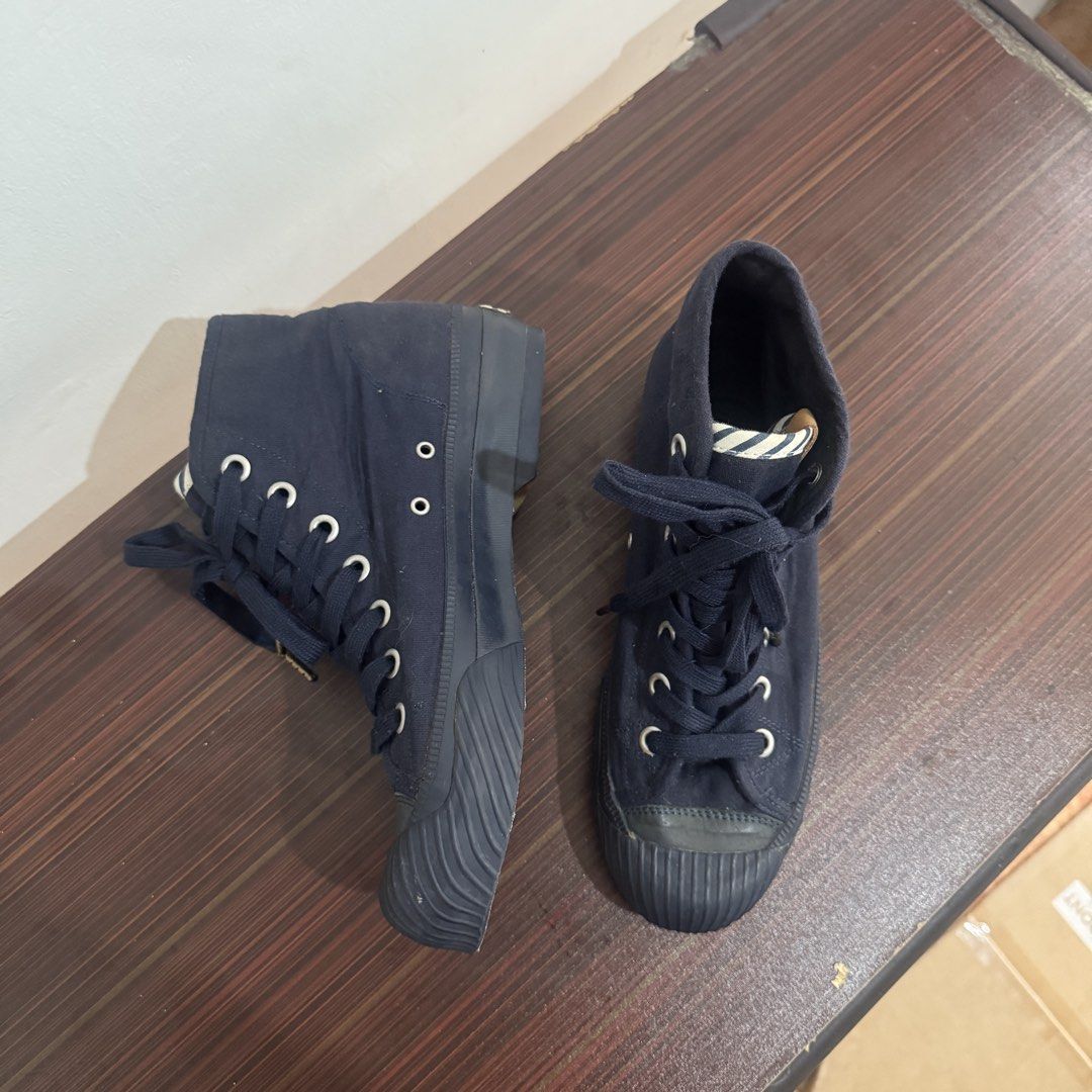 VISVIM KIEFER p.e.trainer Navy (Category: Sneakers) located in Iloilo. Submitted by 50houndidz (Listing ID 1447195682, Image 2). Description: VISVIM KIEFER PE TRAINER Navy excellent minor heel drag size: 7 insole measurement: 27 cm best fit: 7.5 to 8 dm for more questions .