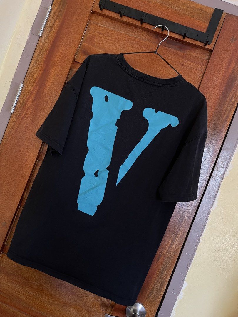 Vlone Shirt (Category: Tshirts & Polo Shirts ) located in Baler. Submitted by declutterwithrhys (Listing ID 1447115647, Image 3). Description: FOR SALE (PLEASE MAKE READING A HABIT) VLONE BIG LOGO SHIRT COLOR BLACK, TEAL, AND WHITE IN EXCELLENT CONDITION THICK FABRIC COLOR RATE 9/10 WIDTH 21.5 INCHES | LENGTH 28.5 INCHES BEST FIT SIZE MEDIUM TO LARGE BODY FRAME WITH MINIMAL CRACK PRINTS MISSING NECK TAG COLOR MAY ALSO VARY DUE TO LIGHTING KINDLY 