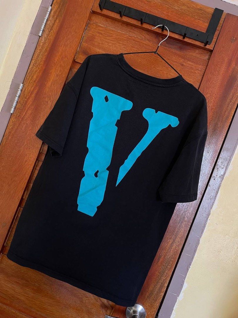 Vlone Shirt (Category: Tshirts & Polo Shirts ) located in Baler. Submitted by revibeee (Listing ID 1447239442, Image 2). Description: FOR SALE VLONE BIG LOGO SHIRT COLOR BLACK, TEAL, AND WHITE IN EXCELLENT CONDITION THICK FABRIC COLOR RATE 9/10 WIDTH 21.5 INCHES | LENGTH 28.5 INCHES BEST FIT SIZE MEDIUM TO LARGE BODY FRAME WITH MINIMAL CRACK PRINTS MISSING NECK TAG COLOR MAY ALSO VARY DUE TO LIGHTING KINDLY CHECK THE PHOTOS FOR THE COMPLETE DETAI