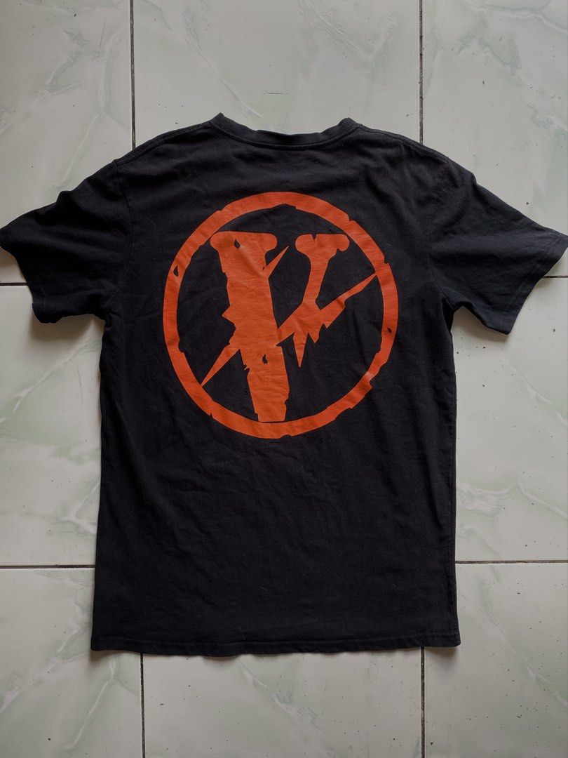 VLONE Style Friends Graphic Tee Black (Category: Formal Shirts) located in Nagcarlan. Submitted by puredriponly (Listing ID 1447148322, Image 2). Description: Black cotton t-shirt featuring a bold red “FRIENDS” logo print on the front. Comfortable for everyday wear and easy to style with jeans, shorts, or cargos. Perfect for casual and streetwear outfits ISSUE CUT TAG Color: Black Style: Graphic Tee / Casual Wear Material: Cotton Condition: Prelo