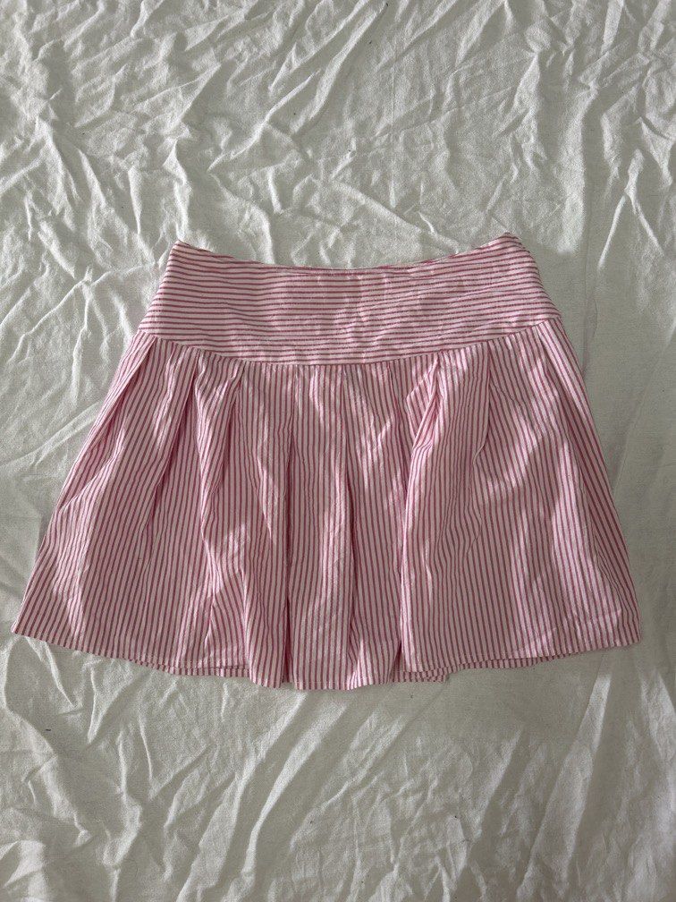 White and pink stripes skirt (Category: Skirts) located in Malolos. Submitted by risen___ (Listing ID 1447155992, Image 1). Description: .