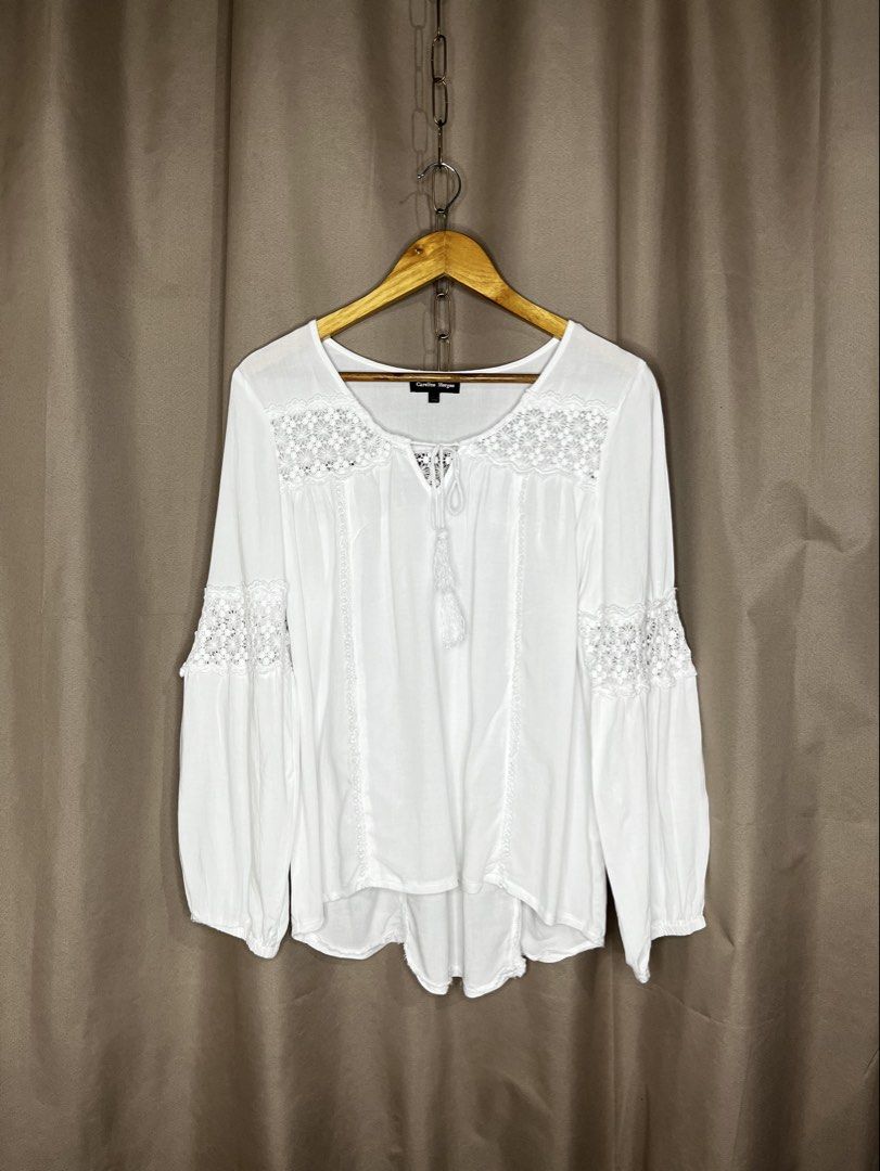 White Boho Longsleeve Blouse for Women (Category: Longsleeves) located in Manila. Submitted by smilingph (Listing ID 1447279152, Image 1). Description: Width: 20 inches Length: 24-27 inches Medium to Large. Branded from US see photo para sa brand PM for more details. Color may vary due to photographic lightning .
