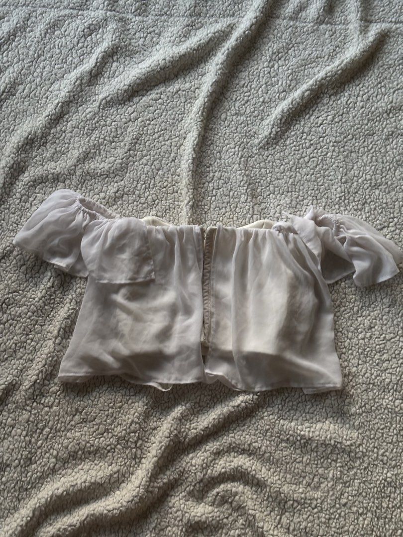 White Off Shoulder Corset (Category: Blouses) located in San Fernando. Submitted by declutterdolly (Listing ID 1447208219, Image 2). Description: Size: XS-M Closet clean-out, hoping these find new homes 📍Pampanga.