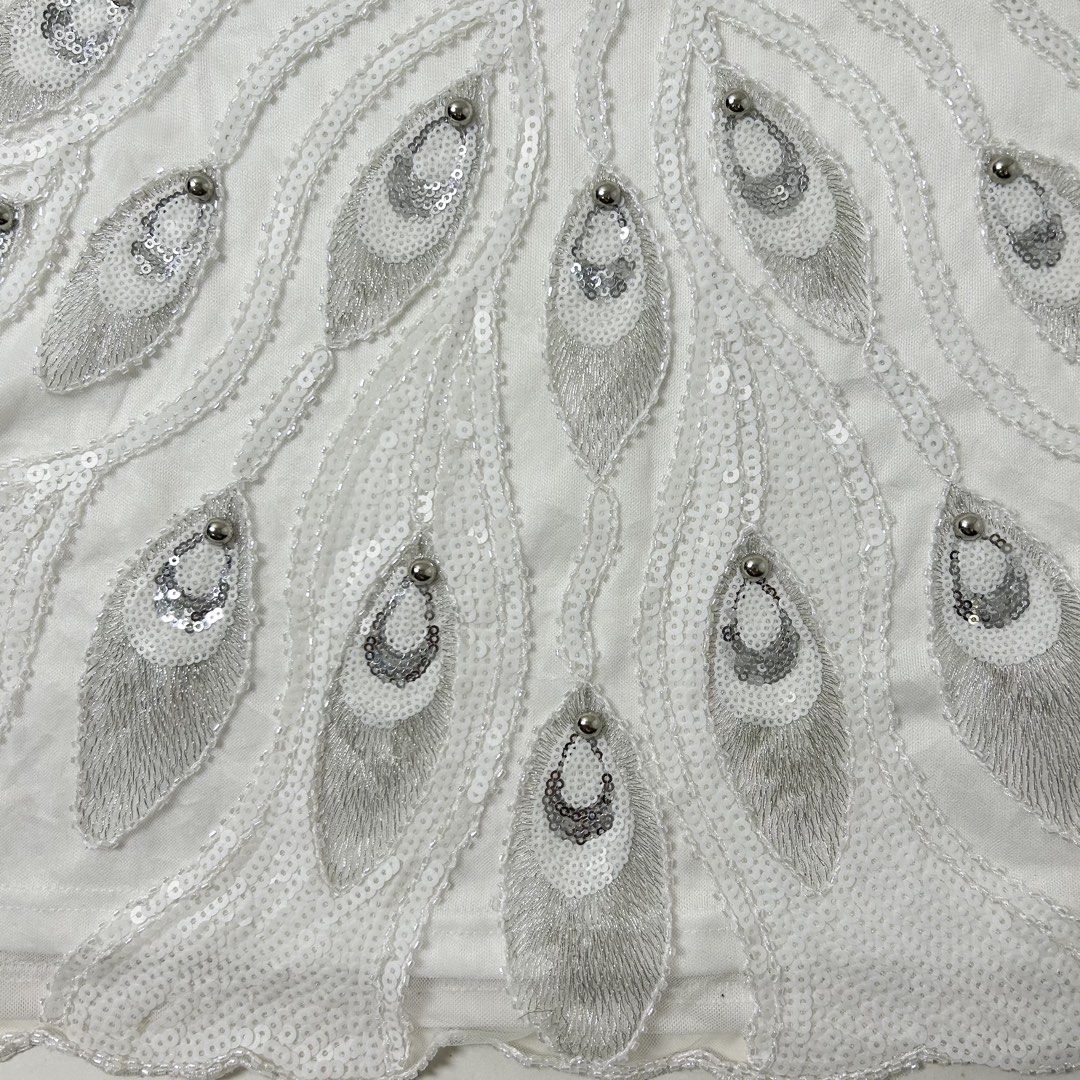 White Sequin and Beaded Peacock Tank Top (Category: Sleeveless) located in San Pascual. Submitted by y2kdimps (Listing ID 1447133226, Image 3). Description: Price: 🏷️💸 Condition: Excellent as new Issue: None Size: M Color rate: 10/10 Brand: Changyuanruixia.