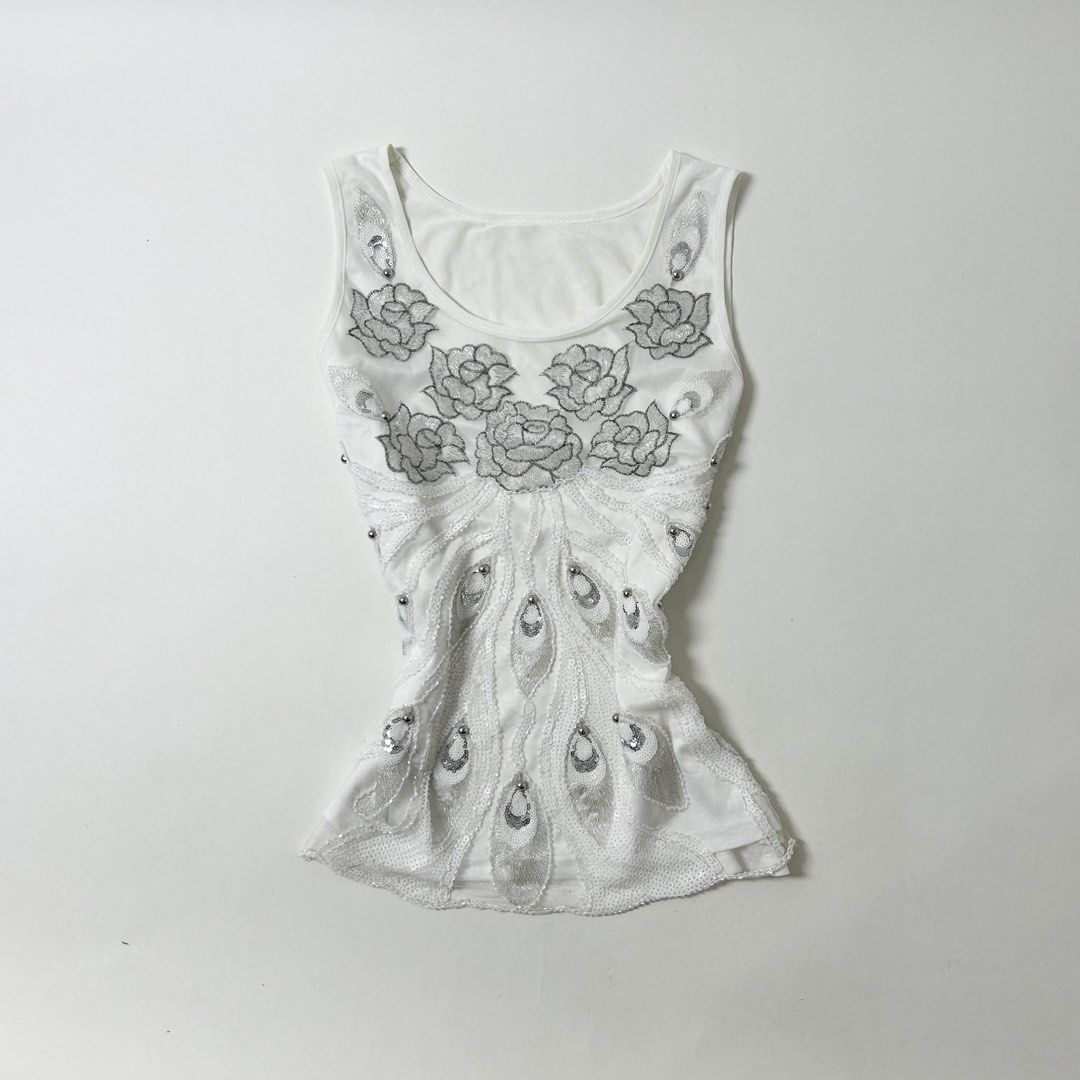 White Sequin and Beaded Peacock Tank Top (Category: Sleeveless) located in San Pascual. Submitted by y2kdimps (Listing ID 1447133226, Image 1). Description: Price: 🏷️💸 Condition: Excellent as new Issue: None Size: M Color rate: 10/10 Brand: Changyuanruixia.