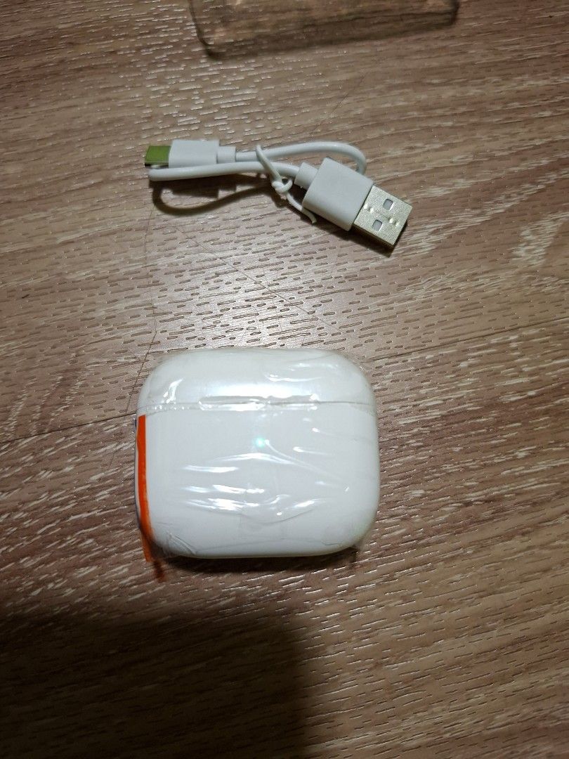 Wireless White Earbuds502082480877742082