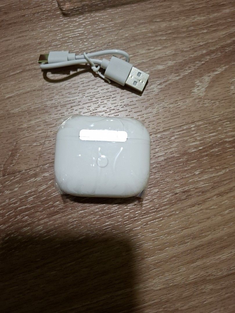 Wireless White Earbuds502082480877742083