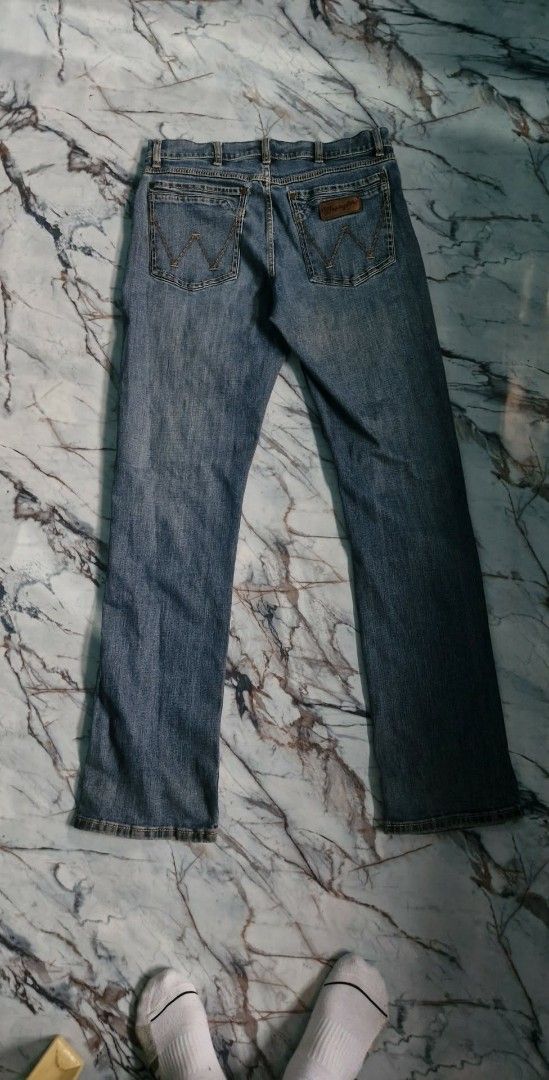 Wrangler Retro Slim Boot Jeans (Category: Jeans) located in Baguio. Submitted by kali_diego074 (Listing ID 1447128897, Image 2). Description: - Classic blue denim jeans from Wrangler - Retro slim boot cut style - Features iconic Wrangler stitching on back pockets - Button and zip closure - Ideal for everyday wear.