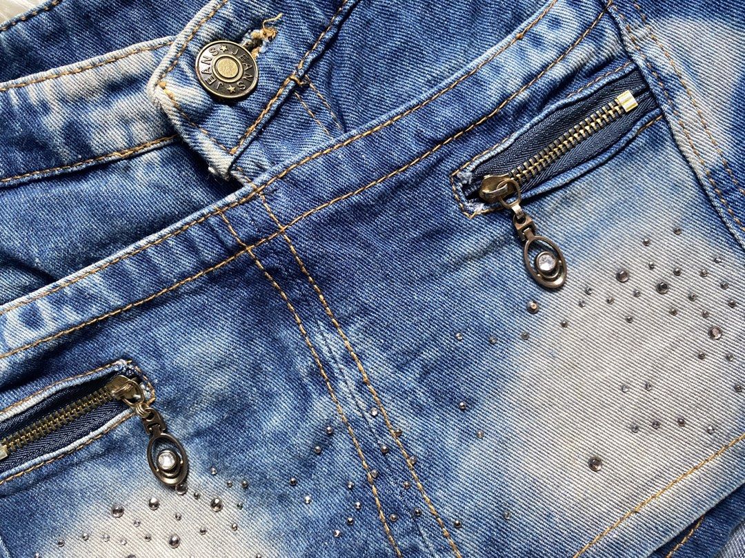 Y2K Rhinestone Denim Skort | Size 27-28 (Category: Skirts) located in Cabuyao City. Submitted by joiiihbee (Listing ID 1447231389, Image 3). Description: • Color: Dark Wash • Fits Waist: 27–28 inches • Length: 11 inches ✔️ Excellent condition ✔️ No stains, tears, or flaws 📩 Feel free to message me if you have any questions or would like more photos..