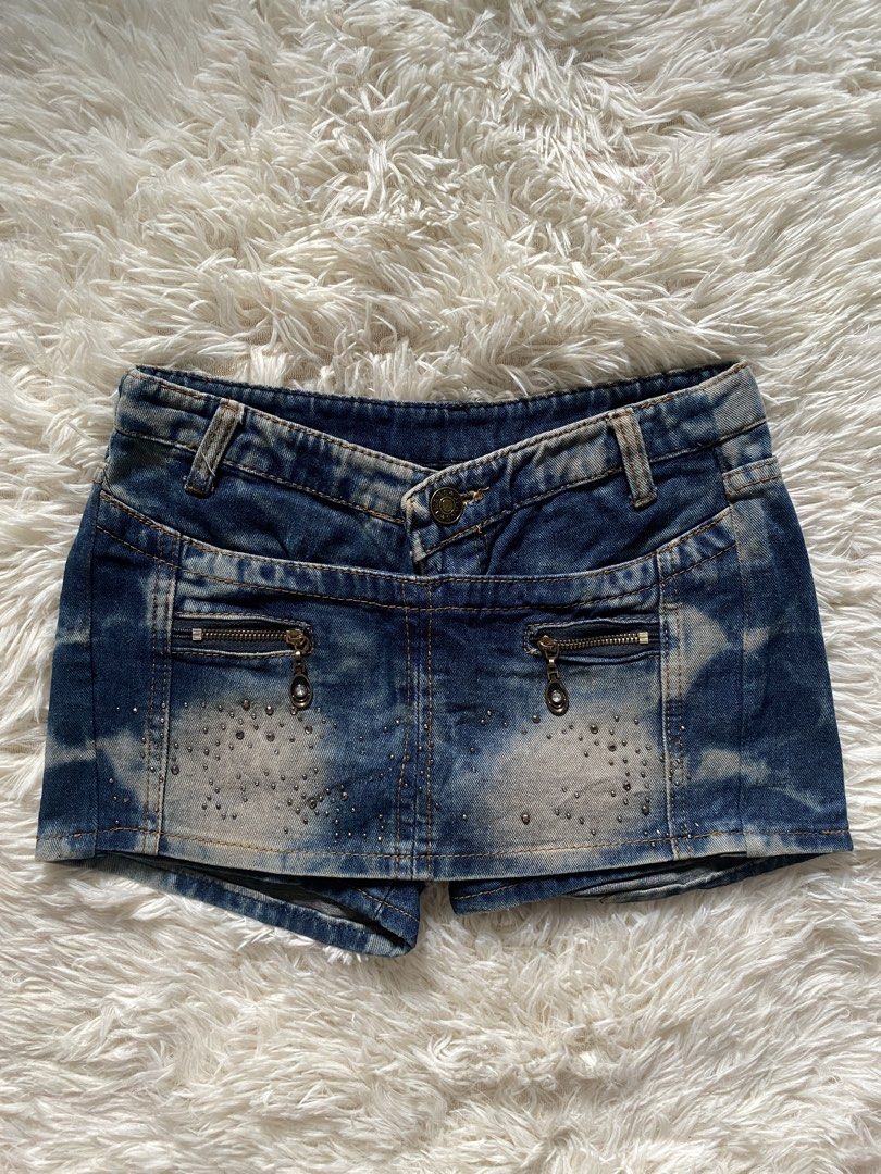 Y2K Rhinestone Denim Skort | Size 27-28 (Category: Skirts) located in Cabuyao City. Submitted by joiiihbee (Listing ID 1447231389, Image 1). Description: • Color: Dark Wash • Fits Waist: 27–28 inches • Length: 11 inches ✔️ Excellent condition ✔️ No stains, tears, or flaws 📩 Feel free to message me if you have any questions or would like more photos..