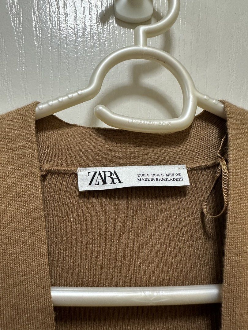Zara brown cardigan (Category: Coats, Jackets and Outerwear) located in Quezon City. Submitted by favesforless (Listing ID 1447207216, Image 2). Description: Zara brown cardigan Used once Condition 10/10 No flaws or problems Fits XS-S.