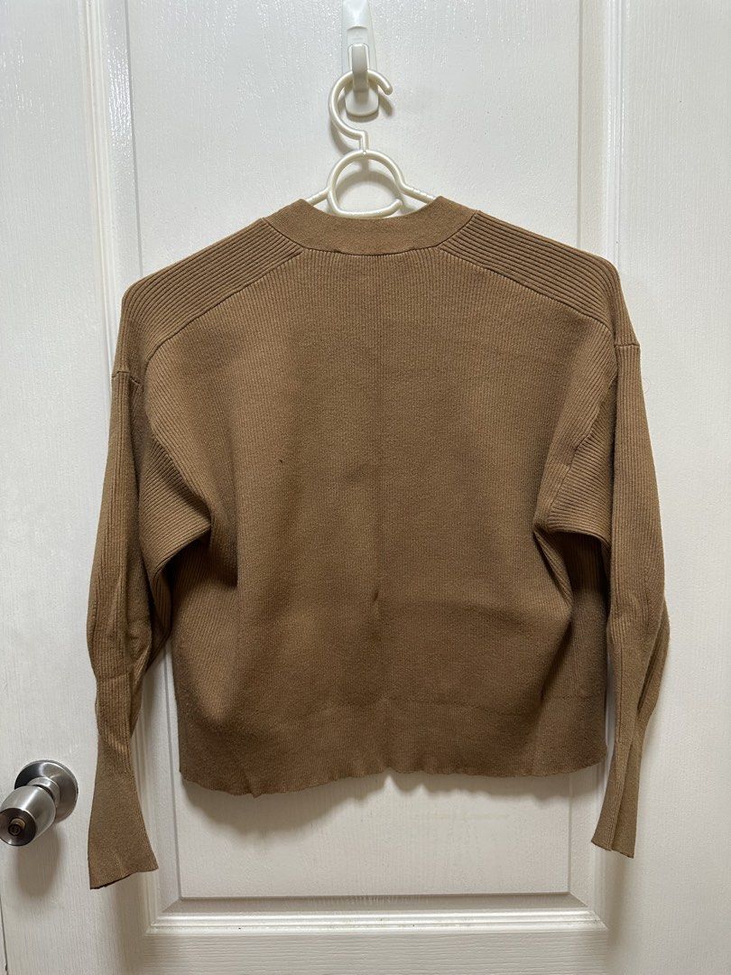 Zara brown cardigan (Category: Coats, Jackets and Outerwear) located in Quezon City. Submitted by favesforless (Listing ID 1447207216, Image 3). Description: Zara brown cardigan Used once Condition 10/10 No flaws or problems Fits XS-S.