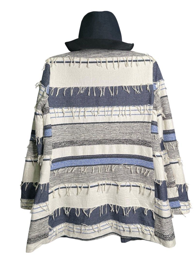 Zara Jacket (Category: Coats, Jackets and Outerwear) located in Jerteh. Submitted by aireenatir06503 (Listing ID 1447242591, Image 3). Description: Measurements: Armpit to Armpit: 20 inches Length: 28 inches Condition: 9/10 Please check all photos for details..