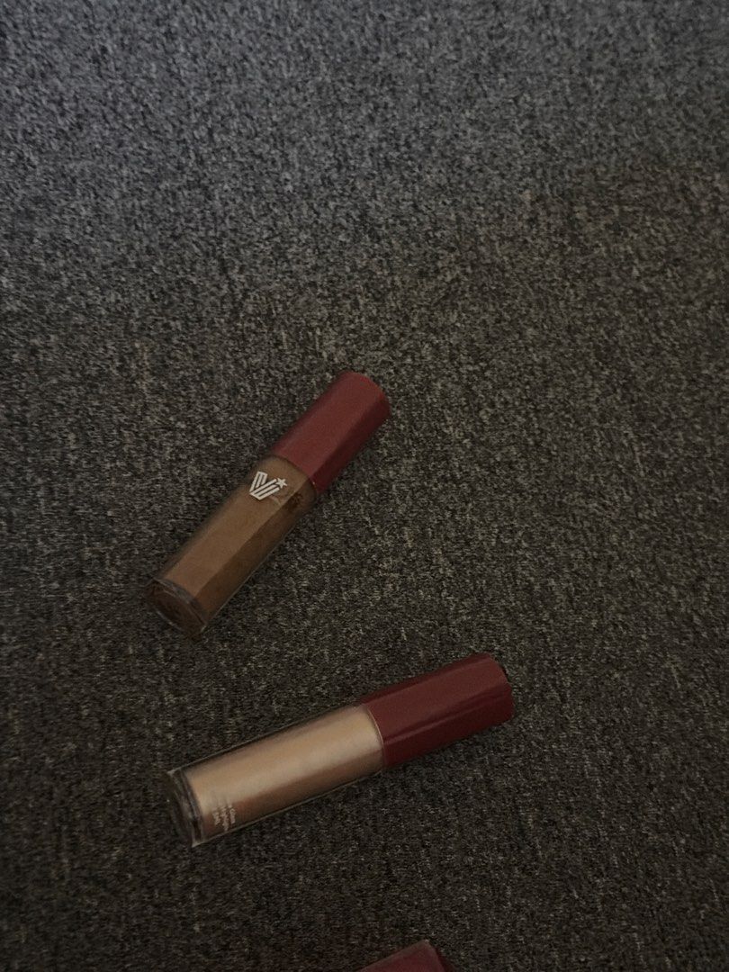 2 VICE CO Liquid Highlighter / Contour (Category: Makeup) located in Pateros City. Submitted by mushdeclutters (Listing ID 1450772810, Image 1). Description: Used only to swatch! .