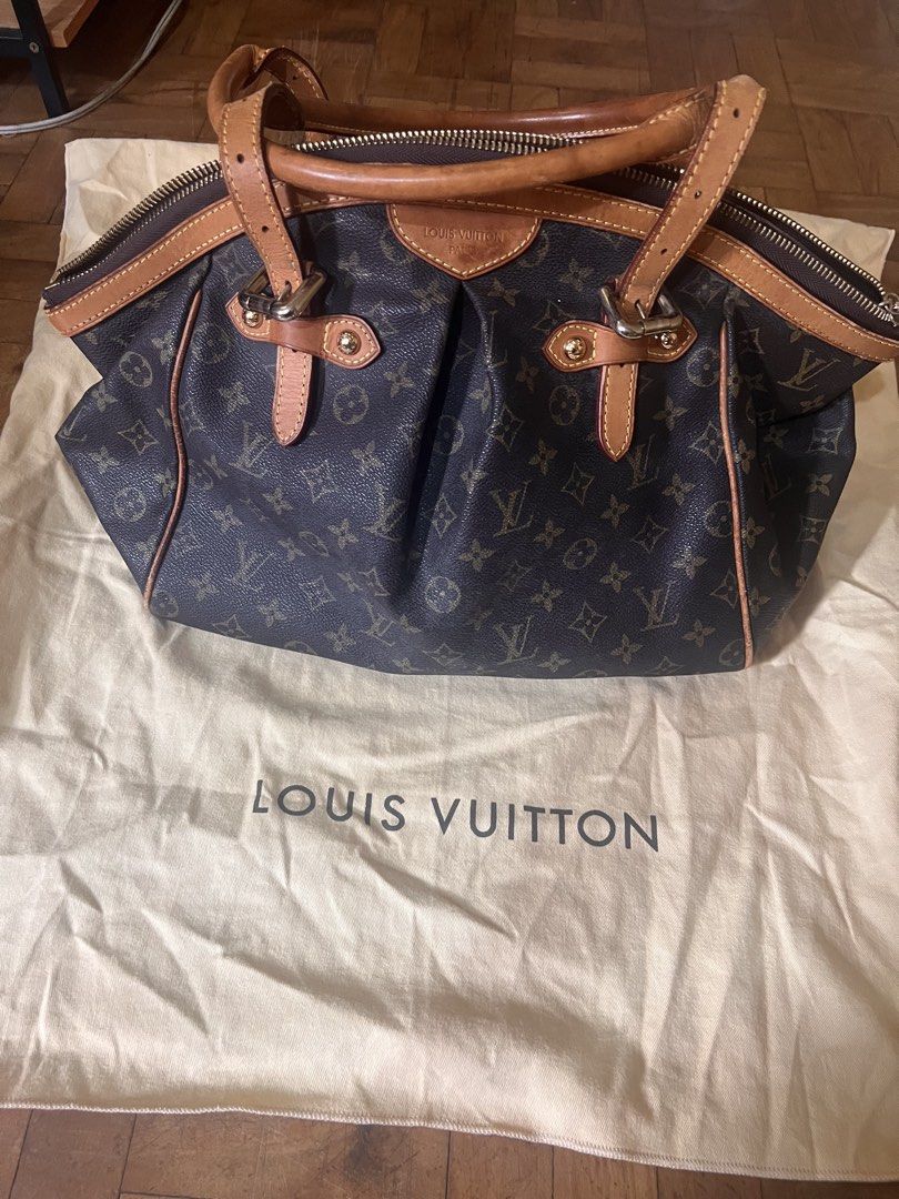 🤎 Louis Vuitton Tivoli GM Monogram (Category: Luxury Bags & Wallets) located in Baguio. Submitted by bestbuythrift (Listing ID 1450751782, Image 2). Description: Experience timeless elegance with the iconic Louis Vuitton Tivoli GM, crafted from the House’s signature Monogram coated canvas and natural cowhide leather. Its feminine silhouette, spacious interior, and premium craftsmanship make it one of Louis Vuitton’s most sought-after discontinue