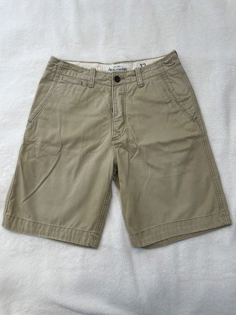 由 isola_bella (刊登 ID 1450858945，圖片 2) 提交，位於 台北市 (Taipei) 的 Abercrombie & Fitch Distressed Shorts Beige W32 (類別：短褲)，說明：- Photo with model for reference only。