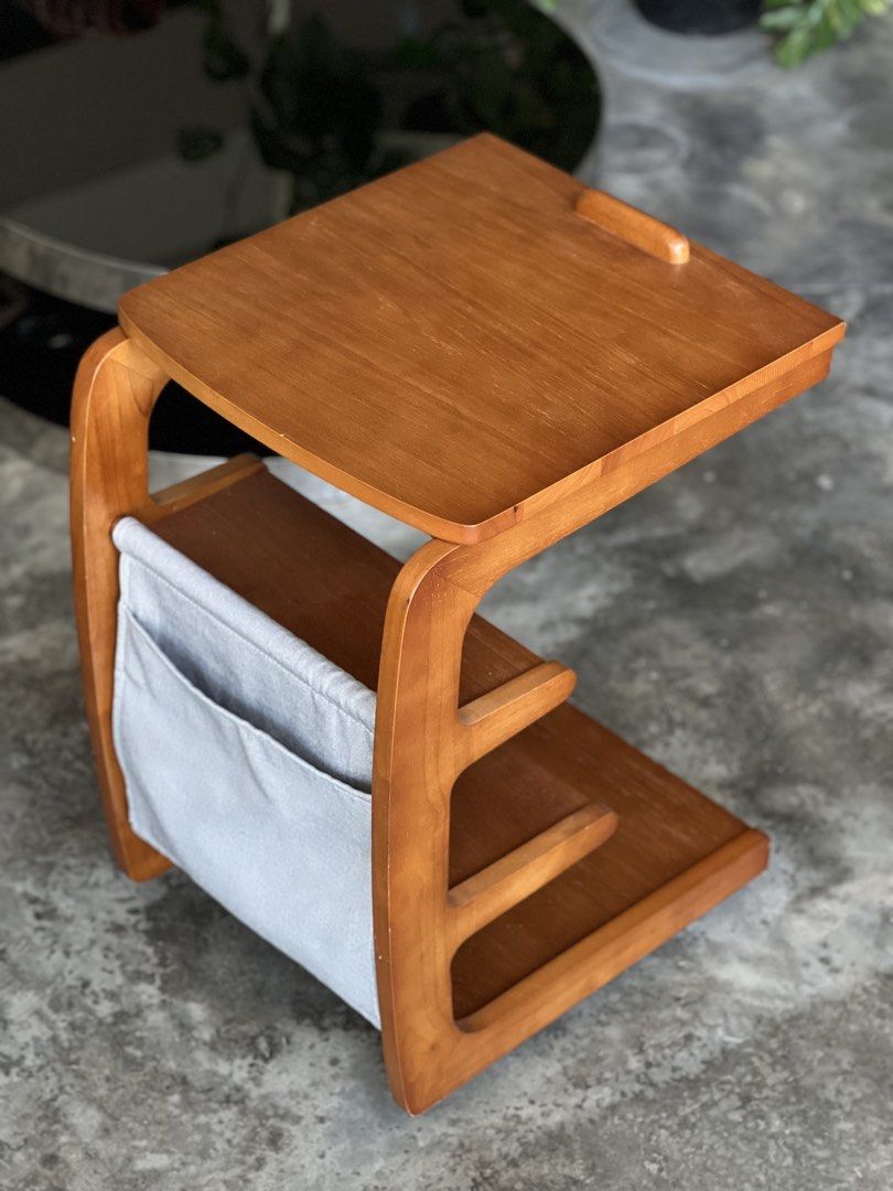 Adjustable Side Table (Category: Tables & Sets) located in Batu Pahat. Submitted by minimaltojungle (Listing ID 1450764074, Image 1). Description: Good condition. Ada roda dan ketinggian meja boleh dilaraskan. Sepf pickup di Batu Pahat Johor..