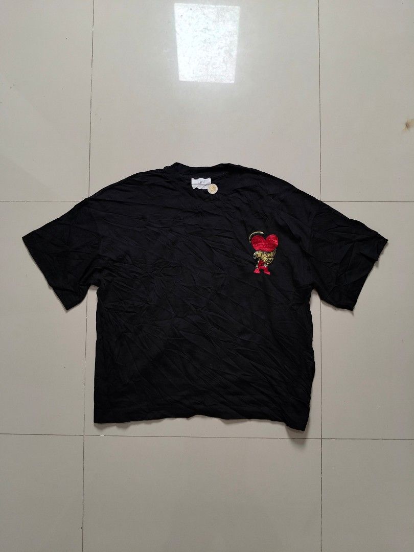Ami Paris Black Tiger (Category: Luxury Apparel) located in Ilagan. Submitted by goodsanddeals-a73c28 (Listing ID 1450848884, Image 1). Description: Actual Dimes : 24 x 27 Color rate : 10/10 Almost brand new condition & No issue.