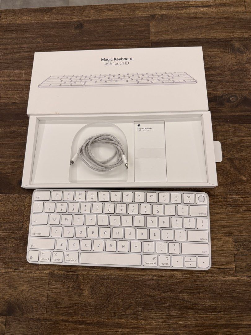 Apple Magic Keyboard with Touch ID514710174287144961