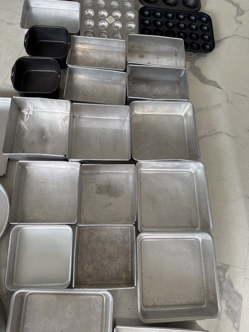 Assorted Baking Pans and Muffin Tins514613352952637441