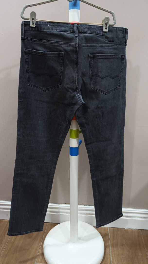 Authentic American Eagle Outfitters Extreme Flex 4 Jeans (Category: Jeans) located in Quezon City. Submitted by ddgapstore (Listing ID 1450883982, Image 2). Description: - Brand: American Eagle Outfitters - Color: Dark Wash - Style: Extreme Flex 4 - Size: 33x32 - Features: Comfortable fit, great for everyday wear.