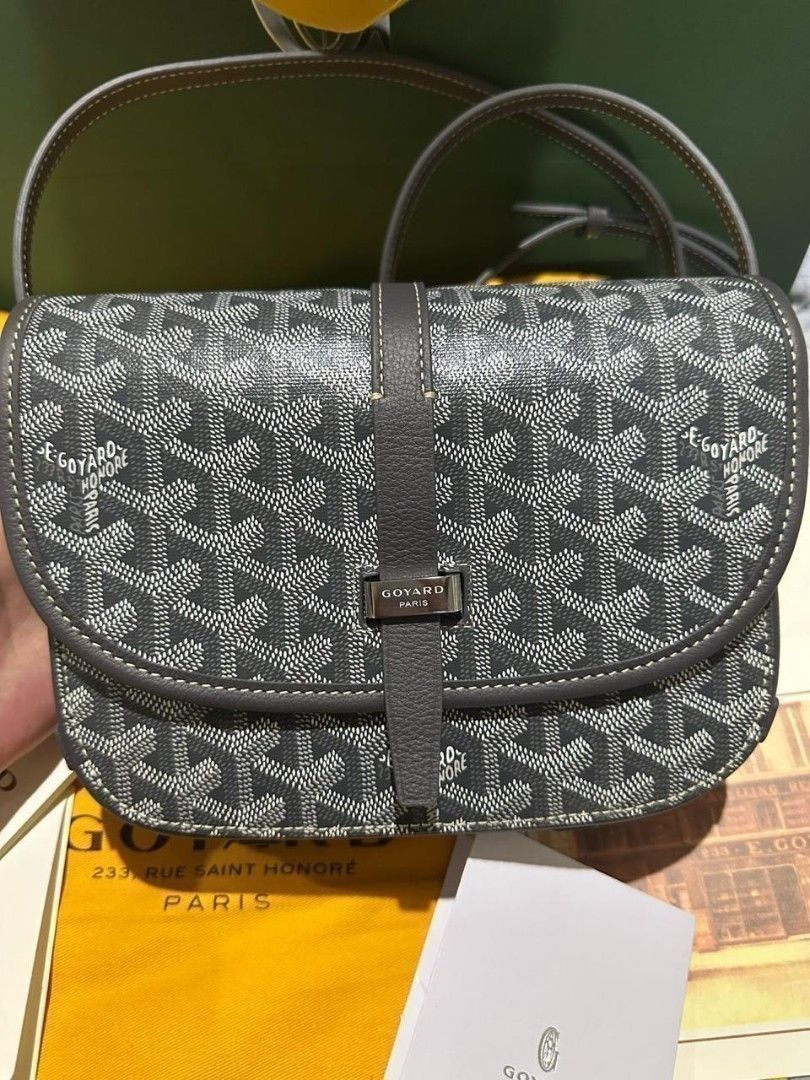 AUTHENTIC GOYARD BELVEDERE PM GRAY SHW PRELOVED (Kategori: Tas & Dompet) berada di Surabaya. Dikirim oleh prelovedluxalicia (ID iklan 1450761564, Gambar 2). Deskripsi: 💯AUTHENTIC GUARANTEE YA preloved pribadi pembelian langsung distore jd sudah pasti ORI dan ada receiptnya Kelengkapan fullset ya aku simpannya rapi : Box, Dustbag, Bookled, Envelope, Receipt/nota pembelian , Ribbon, Entrupy ✅Good Condition ✅ bisa tokped +8% buat admin tokped.