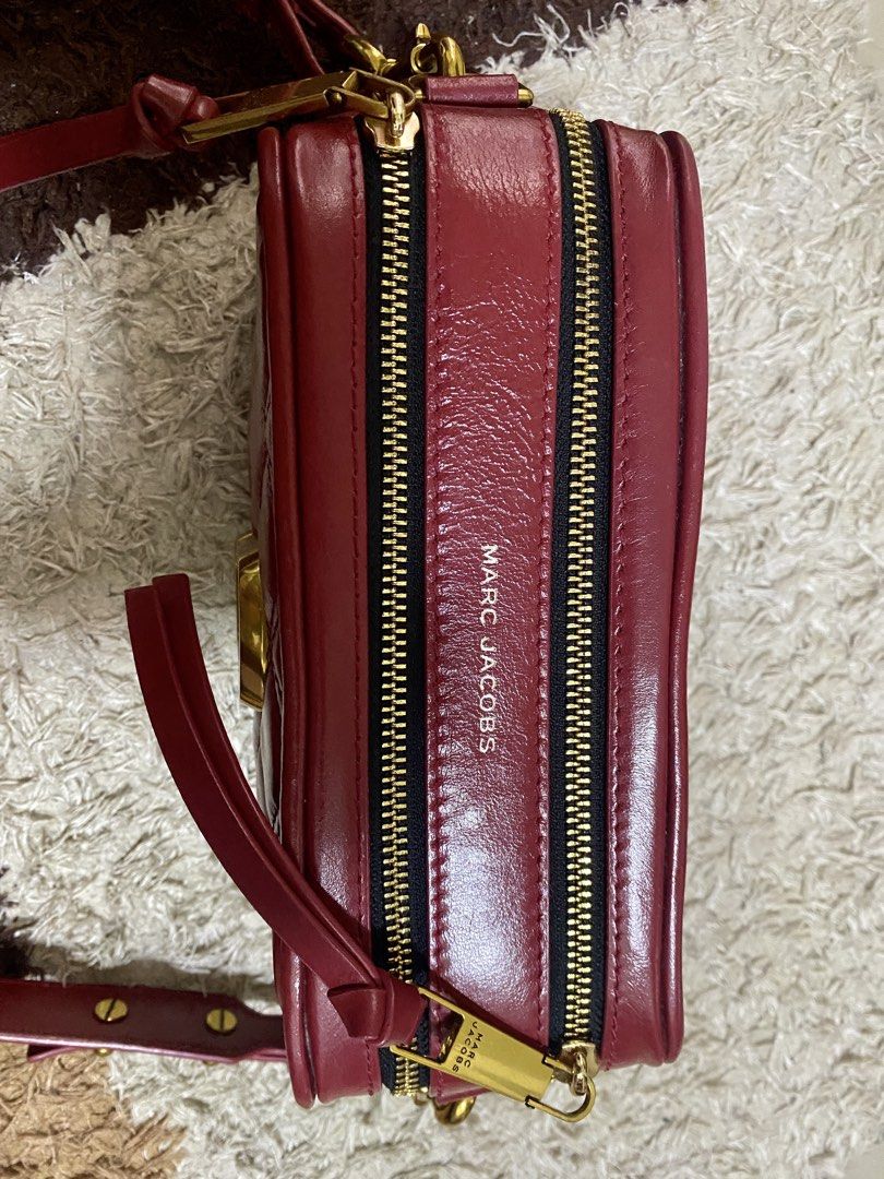 Authentic MARC JACOBS Softshot (Category: Luxury Bags & Wallets) located in Taytay. Submitted by neldon_hub (Listing ID 1450920077, Image 3). Description: .