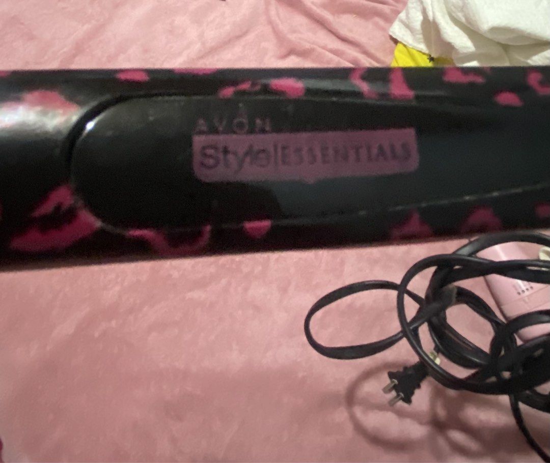 avon hair straightener (Category: Hair Accessories) located in Manila. Submitted by wellovedbysa (Listing ID 1450874266, Image 2). Description: - rfs: not using anymore since i got my hair permed - orig price: 900 something - negotiable just dm me 💌.