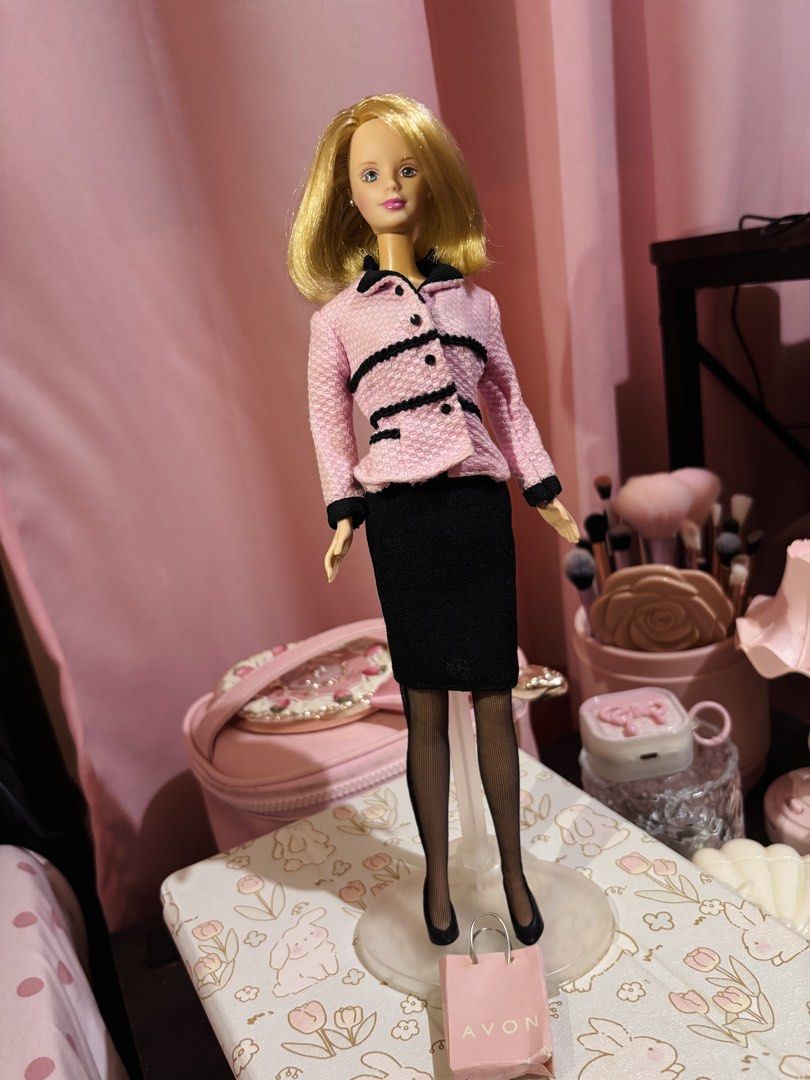 Avon Representative Barbie (Category: Kids Toys) located in Legazpi City. Submitted by pink_moonlight (Listing ID 1450873744, Image 3). Description: Stand not included.