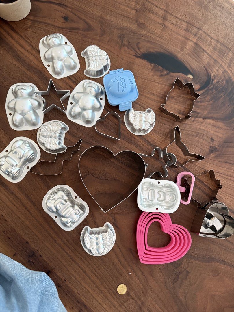 Baking things (Category: Bakeware) located in Singapore. Submitted by strictlynotrade (Listing ID 1450807723, Image 1). Description: .